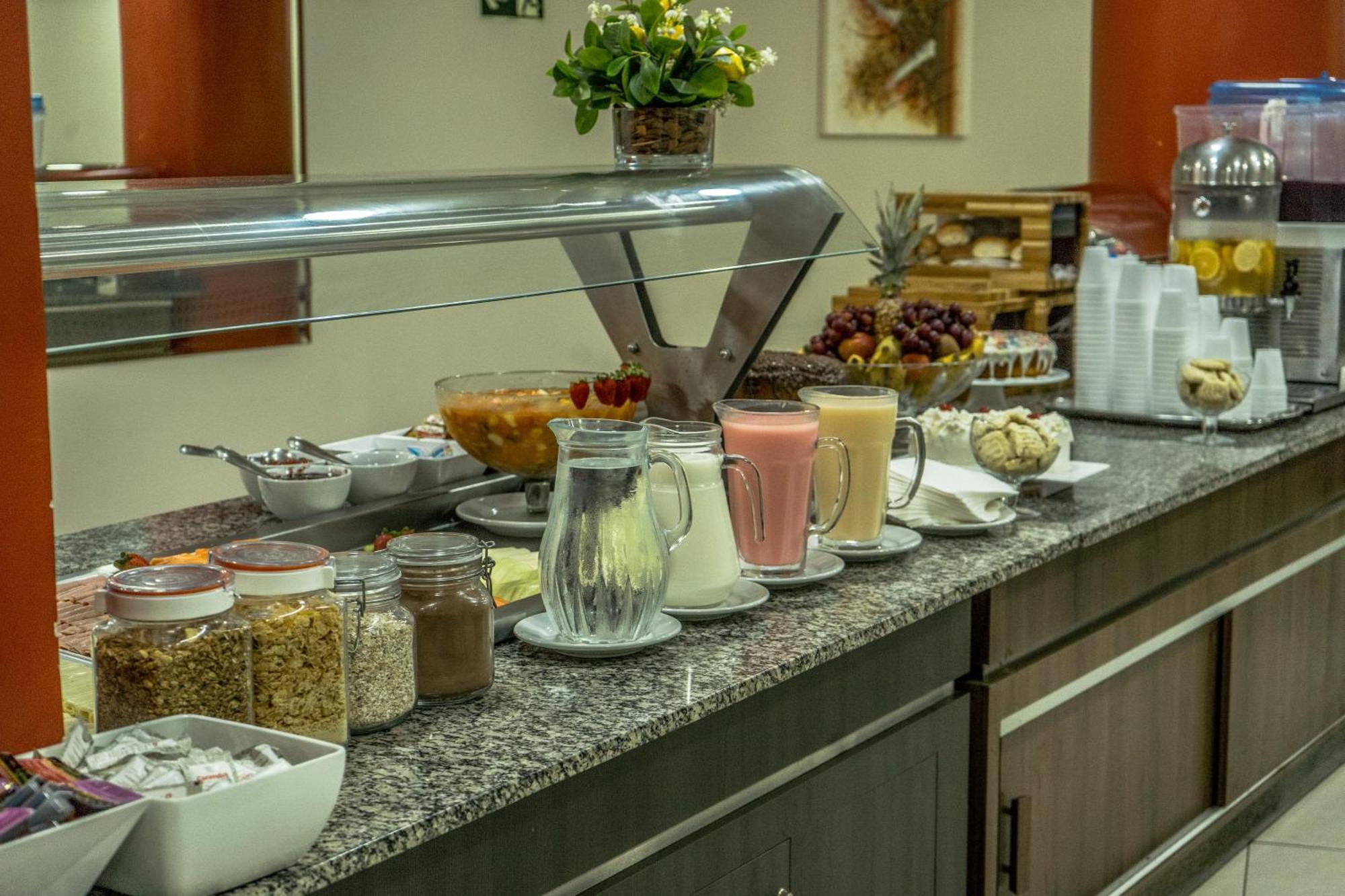 Hotel Nacional Inn Porto Alegre - Proximo Ao Complexo Hospitalar Santa Casa E Ufrgs المظهر الخارجي الصورة